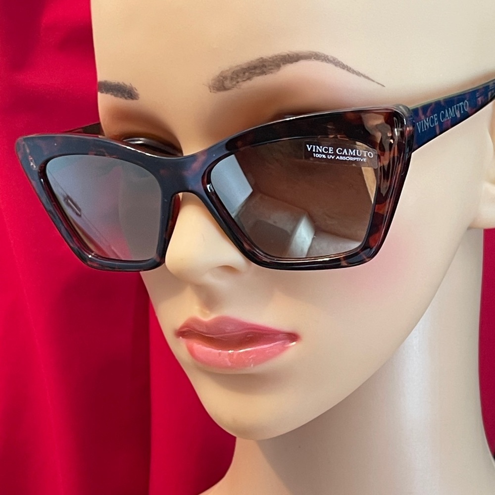 VINCE CAMUTO Cat-Eye Sunglasses in Faux Tortoiseshell VC899